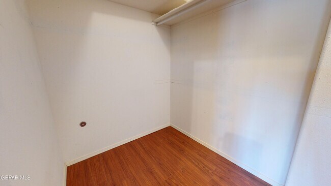 Building Photo - 6256 Escondido Dr