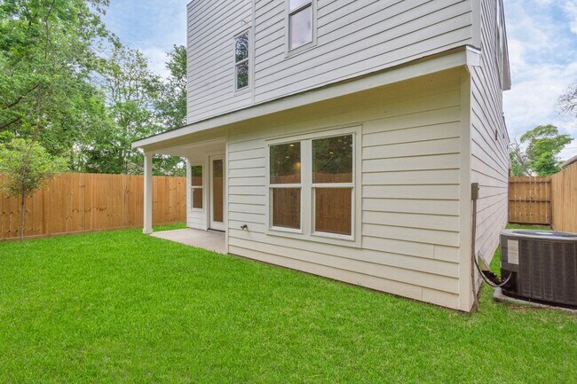 Building Photo - 2813 Drew St