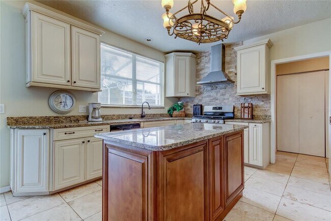 Building Photo - 9401 Woodbay Dr