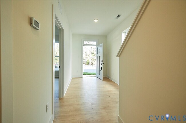 Building Photo - 15337 Sunray Wy