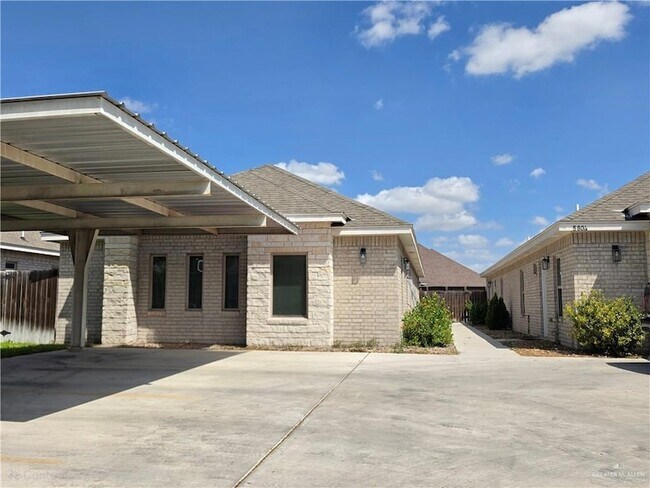 Building Photo - 5804 Nightingale Ave