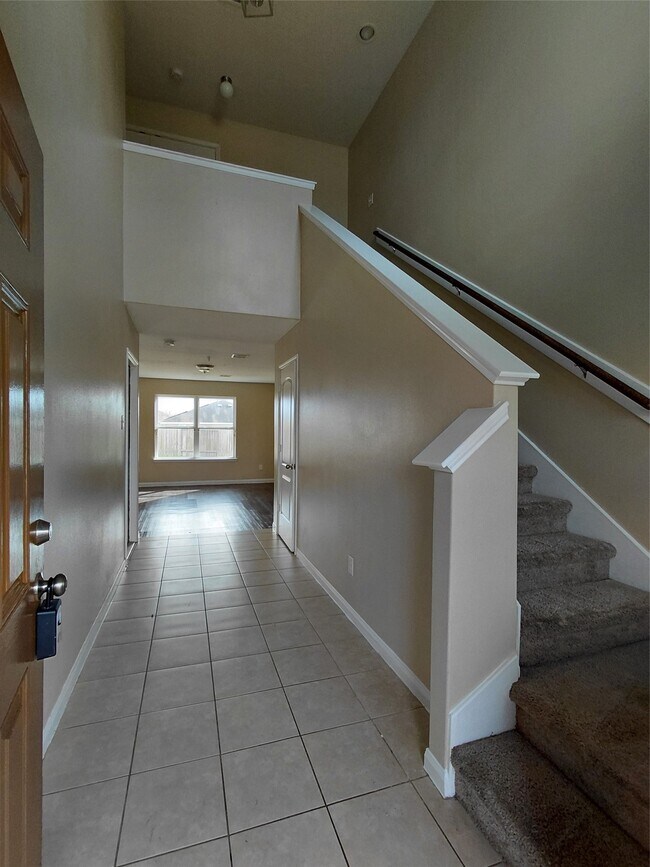 Building Photo - 8902 Stagewood Dr