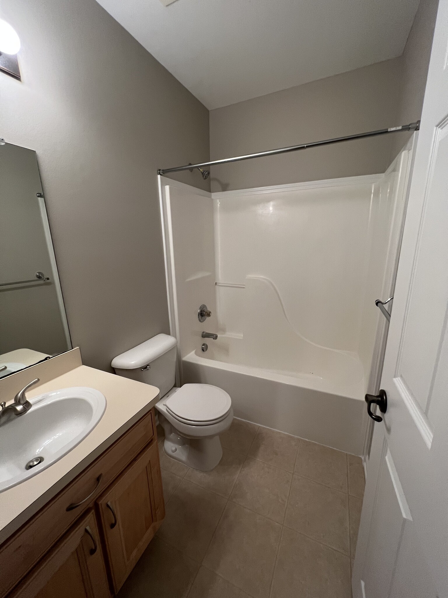 Main floor bathroom - 2511 John R St