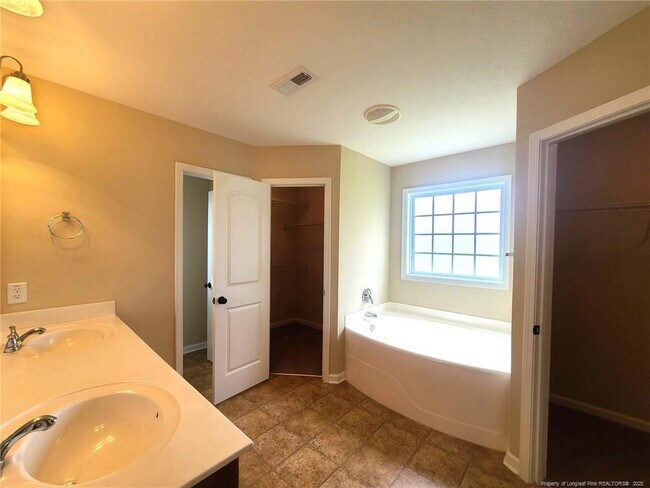 Building Photo - 265 Carolina Oaks Cir