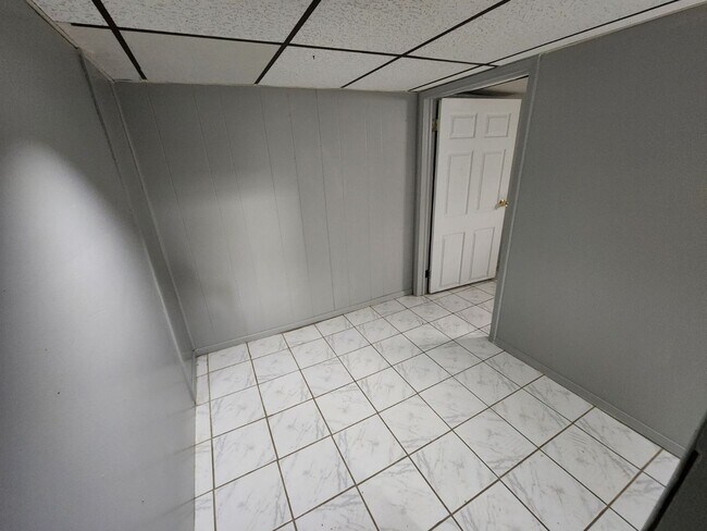 Building Photo - 7118-7120 W Villard Ave.