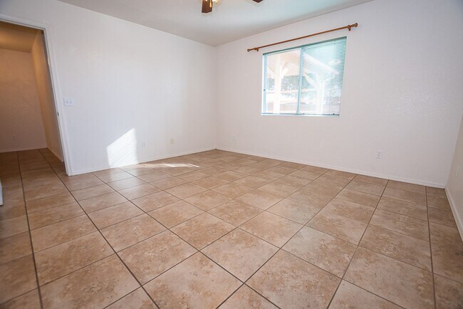 Building Photo - Beautiful Patio Home! 3 Bedrooms, 2 Bath, Split Floor Plan, Central A/C with 2 Car Garage