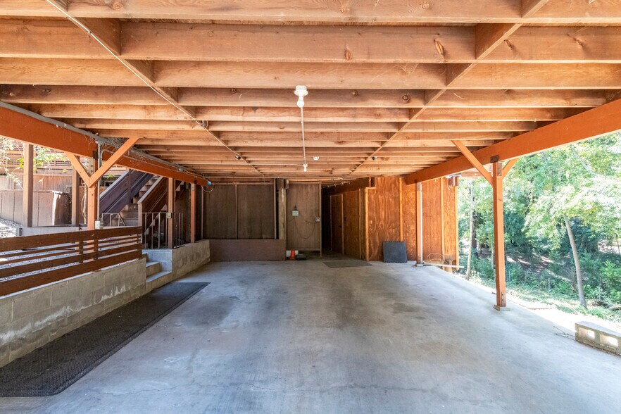 Building Photo - 1200 Mountain Home Rd