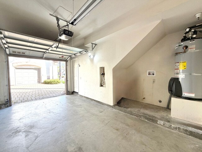 Building Photo - Stylish 2-Bedroom Condo in Gated Community with Balcony & Amenities