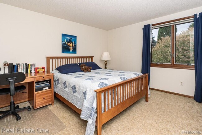 Building Photo - 1574 Devonshire Dr