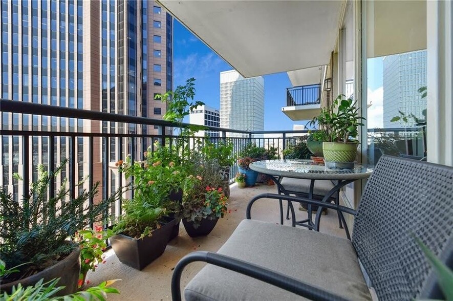 Building Photo - 620 Peachtree St NE