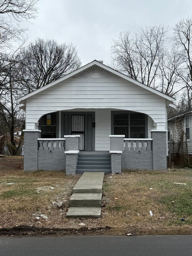 Building Photo - Remodeled 3 BR in North Birmingham