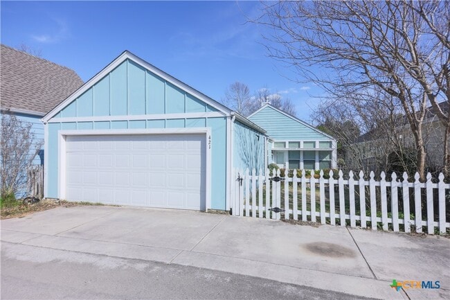 Building Photo - 421 Shadow Point