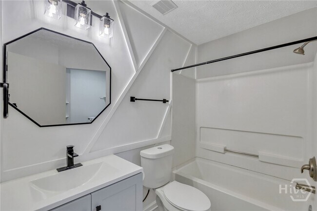 Building Photo - 34 Quail Forest Dr