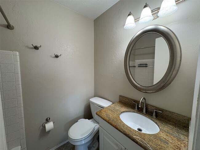 Building Photo - 610 Stoneledge Dr