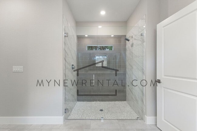 Building Photo - ONE MONTH FREE RENT! Modern, energy effici...