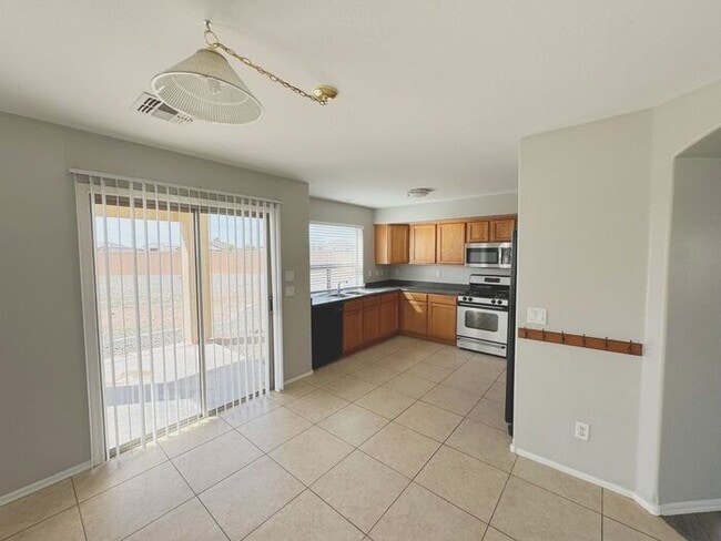 Building Photo - 4BR / 2.5BA Home with Expansive Lot – 2-Car Garage, Community Pools & Golf