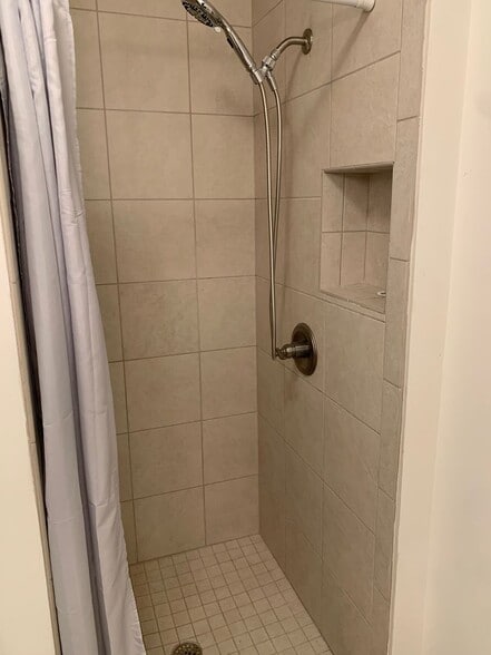 Building Photo - Super Cute One Level Home Across from New ...