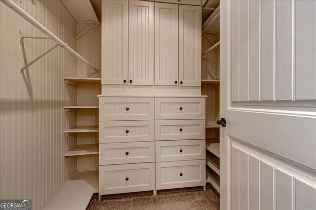 Building Photo - 1033 Pinehurst Dr