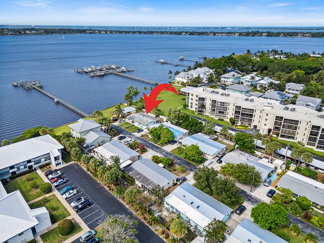 Primary Photo - 13 SE Sailfish Ln