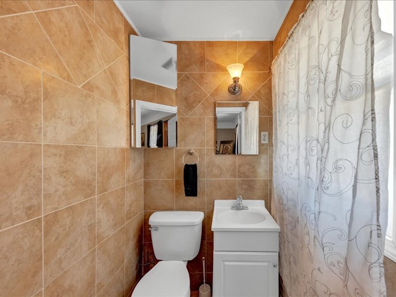 Building Photo - 1410 N Druid Hills Rd