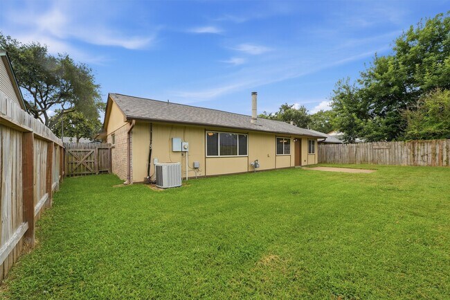 Building Photo - 7226 Thicket Trail Dr