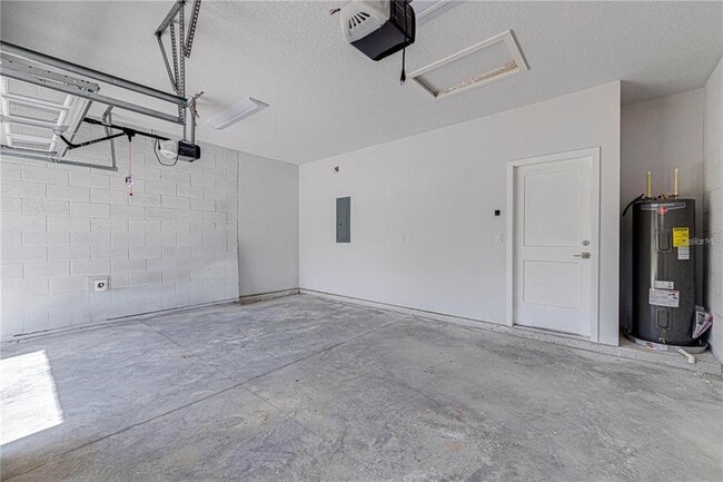 Building Photo - 249 N Pine Ave