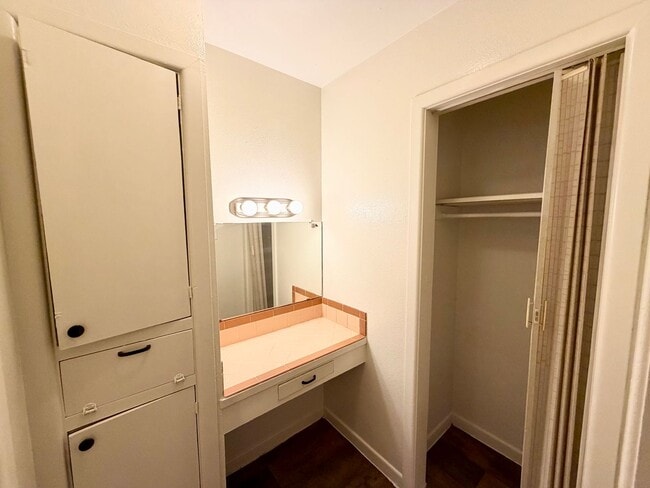 Building Photo - Beautiful 1 bedroom duplex in the heart of it all.