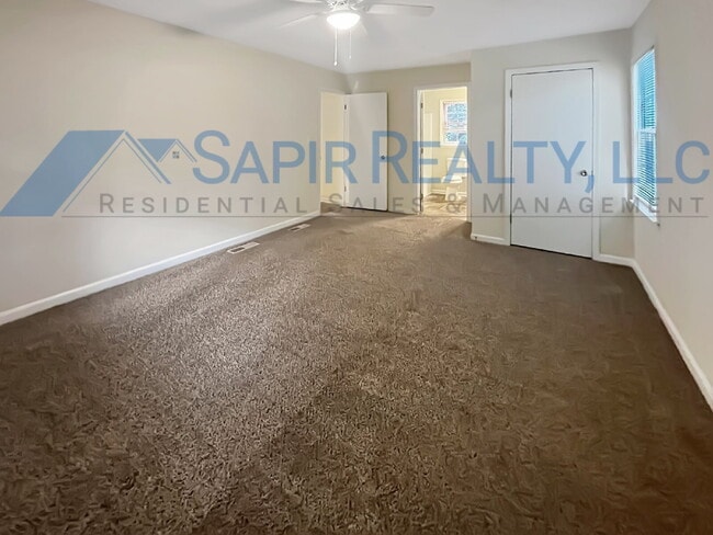 Building Photo - 4125 Maple Ferry Dr