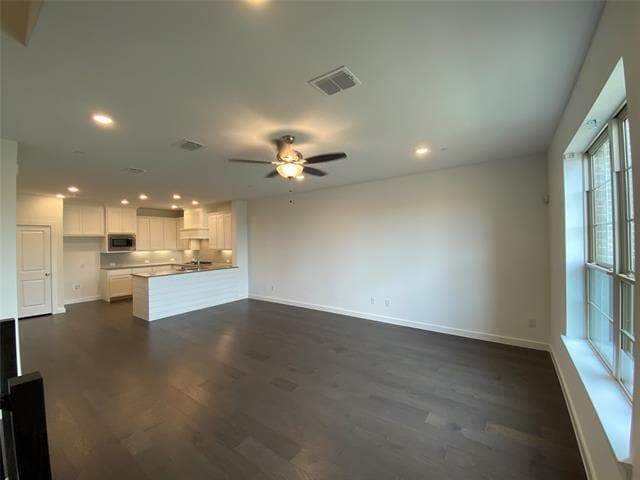 Building Photo - 2721 Vista Park Ln