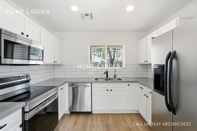 Building Photo - 16030 W Woodlands Ave