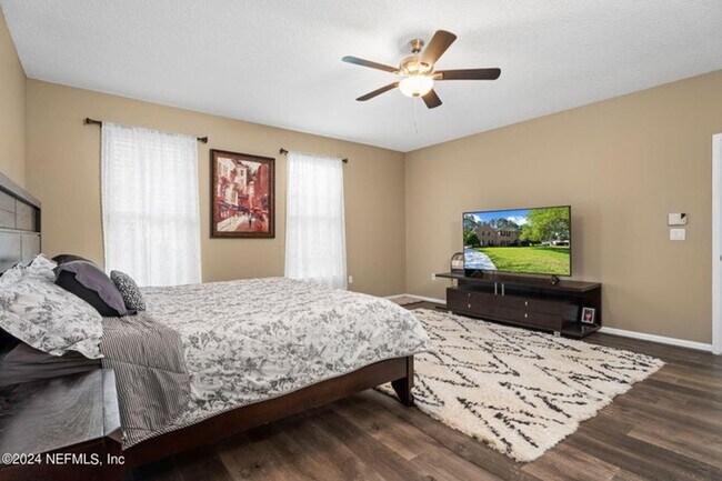 Building Photo - Fully Furnished Home