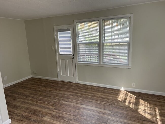 Building Photo - Lovely Two Story 3 Bedroom Unit