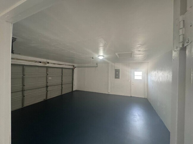 Building Photo - 110 Doveside Ln