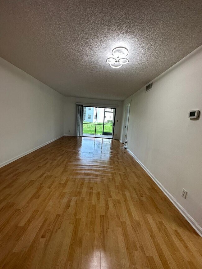 Building Photo - 301 Olivewood Pl