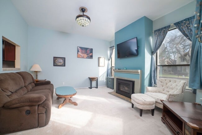 Building Photo - 3/2.5 Executive Condo in Downtown Fresno (...