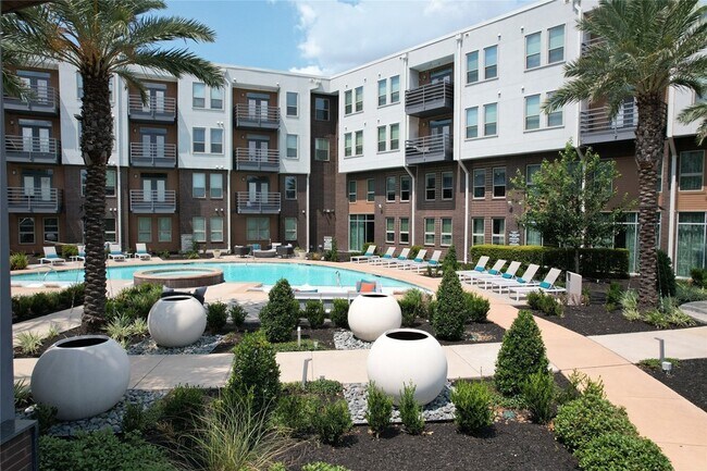 Building Photo - 23233 Western Centre Dr