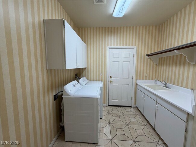 Building Photo - 9604 Coral Rose Ct