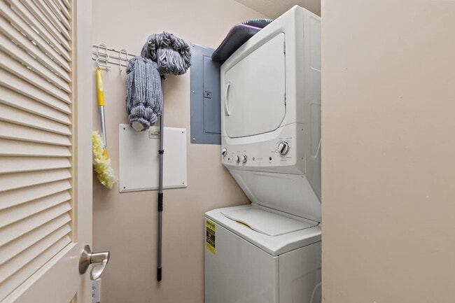 Building Photo - 5115 Gulf Dr