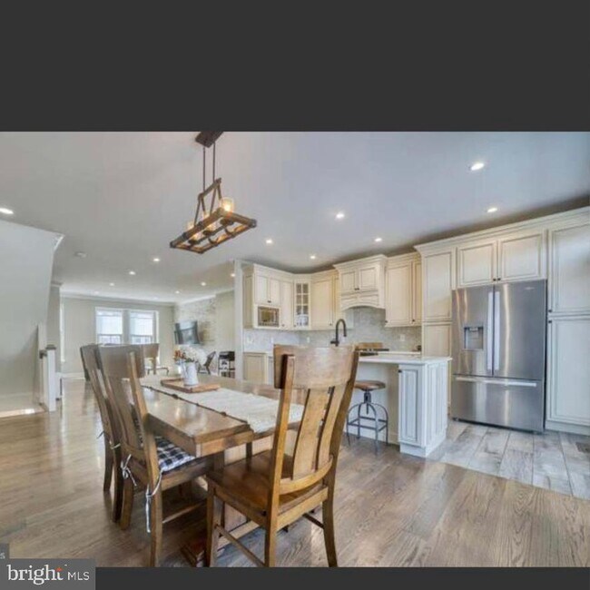 Building Photo - 540 Legrace Terrace NE