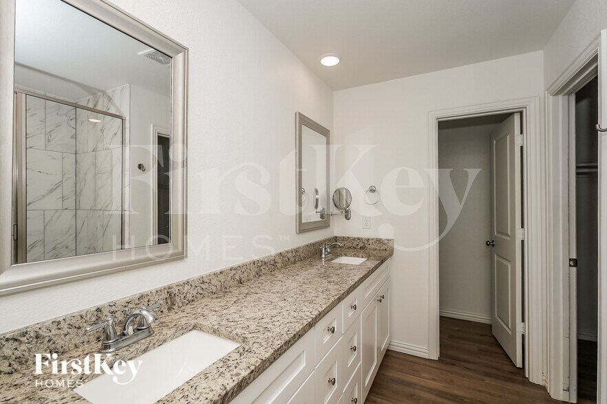 Building Photo - 7340 Parkside Pl Dr