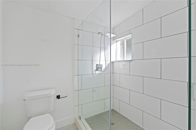Building Photo - 641 E 44th St