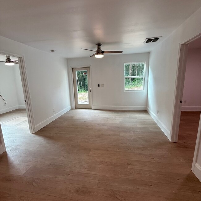 Building Photo - 7499 Pinehill Rd