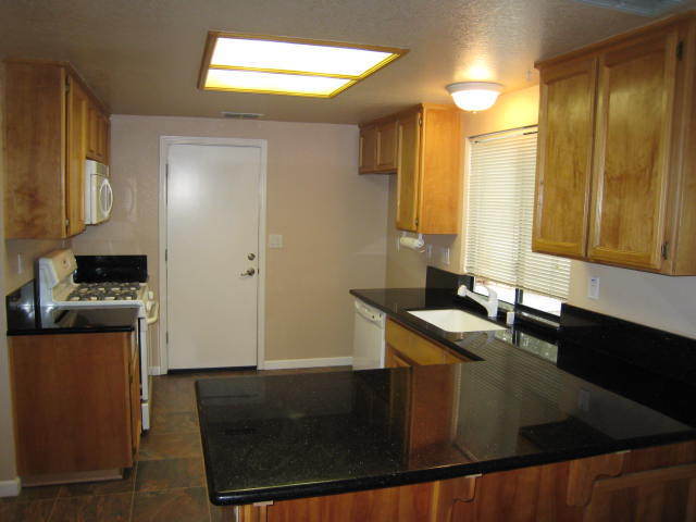 Building Photo - Nicely updated and well maintained home in the Meadowhawk subdivision!