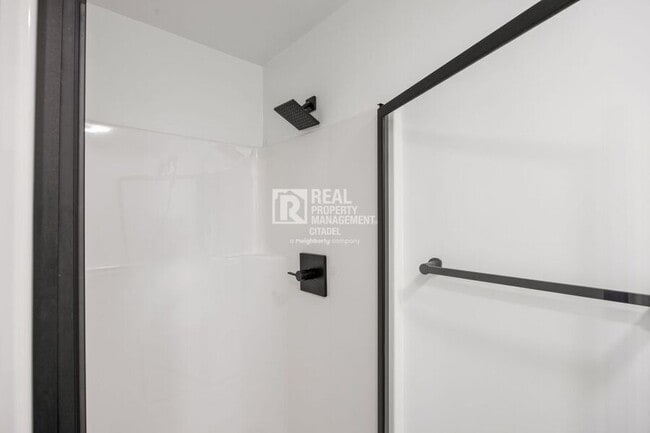 Building Photo - 963 Glencliff St