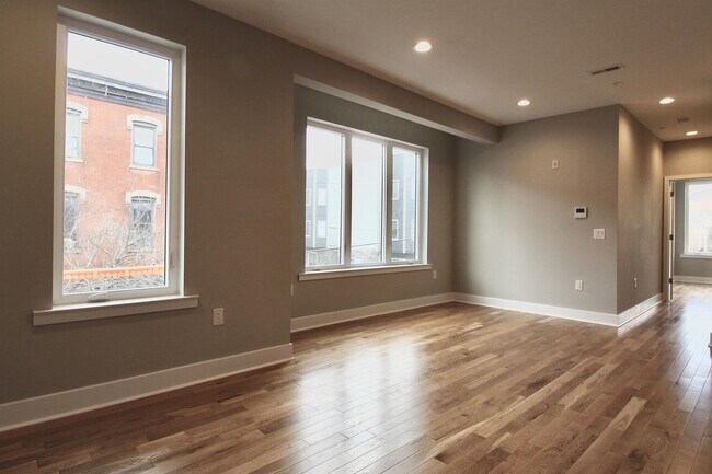 Building Photo - 1642 Cambridge St