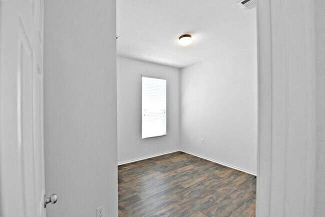 Building Photo - 5721 Knoll Pines Pass