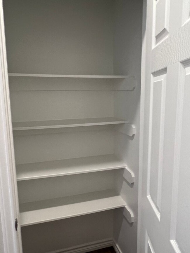 Building Photo - 127/129 Village North Circle