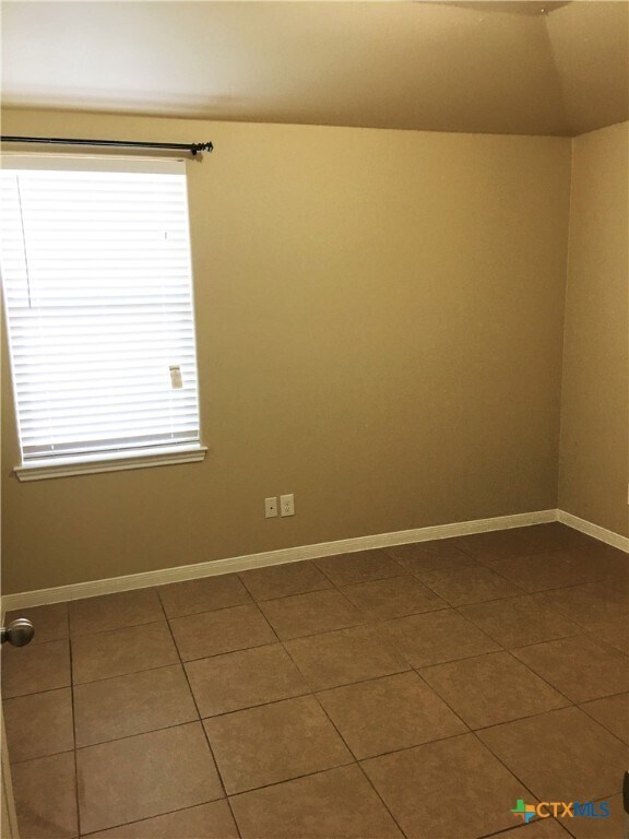 Building Photo - 1304 Cavalry Ln