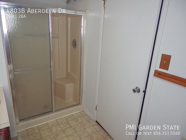 Building Photo - 4803B Aberdeen Dr