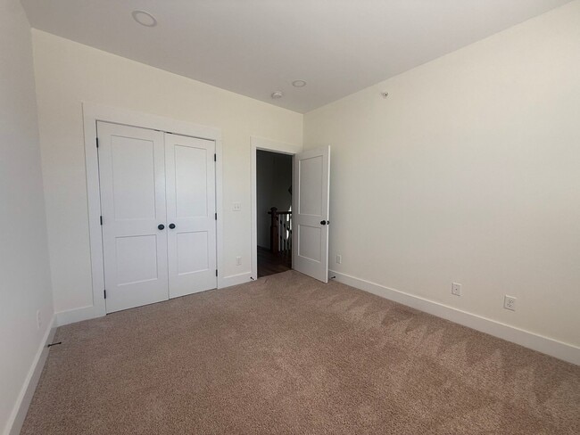 Building Photo - 1347 Belfair St